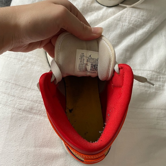 Jordan 1 Mid
Alternate Multi-Color (GS) Y5.5 women’s 7 - Picture 5 of 6